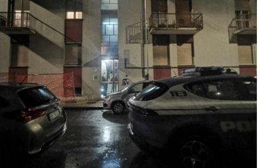 Cronaca dal Nord Ovest. Vercelli, ucciso a coltellate durante la lite a casa della fidanzata: aveva 58 anni Cronaca dal Nord Ovest. Vercelli, ucciso a coltellate durante la lite a casa della fidanzata: aveva 58 anni