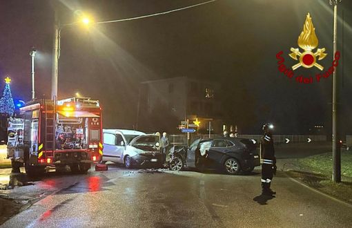 Incidente stradale a Borgomanero: quattro persone coinvolte, un ferito