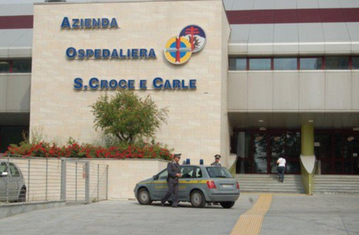 Notizie dal Piemonte. 800mila euro di protesi pagate e sparite: caposala di Cuneo arrestato per truffa