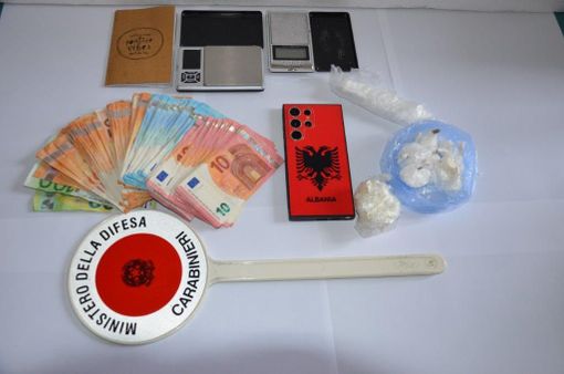 Arrestata una donna albanese per spaccio Arrestata una donna albanese per spaccio