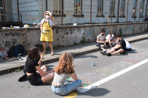 Borgomanero, i ragazzi delle medie “Gobetti” abbelliscono degli spazi urbani