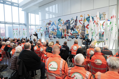 Anpas celebra 120 anni: premiati quattro volontari del novarese Anpas celebra 120 anni: premiati quattro volontari del novarese
