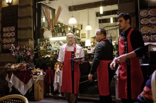 Per trovare camerieri più diginità alla formazione e migliori contratti di lavoro