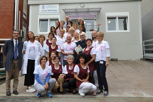 Acconciatori ed estetiste all’oncologia dell’Ospedale di Novara per l’ “Ottobre rosa” della Lilt Acconciatori ed estetiste all’oncologia dell’Ospedale di Novara per l’ “Ottobre rosa” della Lilt