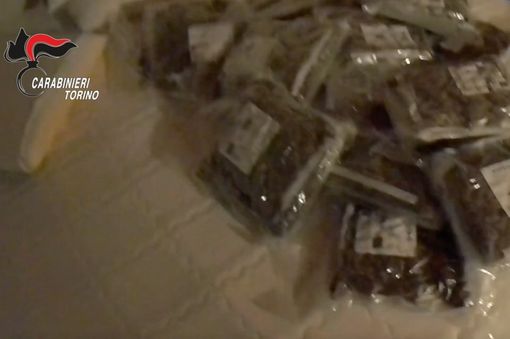 Dal Nord Ovest. La droga arrivava dalla Spagna controllata dal gps: sul citofono andava bene anche un nome finto, oppure quello della nonna Dal Nord Ovest. La droga arrivava dalla Spagna controllata dal gps: sul citofono andava bene anche un nome finto, oppure quello della nonna