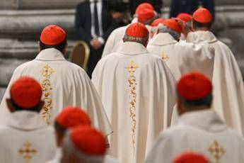 Conclave 2025, sondaggio tra vaticanisti: in pole Parolin con il 38% Conclave 2025, sondaggio tra vaticanisti: in pole Parolin con il 38%