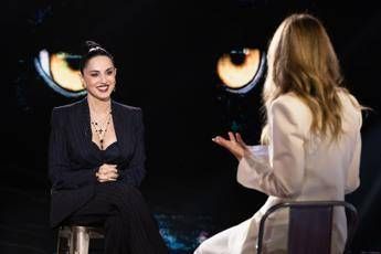 Paola Iezzi a Belve: "Mi sento un gay nel corpo di una donna, ho un debole per quelle intelligenti" Paola Iezzi a Belve: "Mi sento un gay nel corpo di una donna, ho un debole per quelle intelligenti"