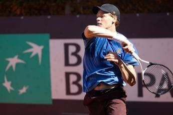 Sinner, risveglio muscolare e allenamento: la giornata di Jannik verso l'esordio Sinner, risveglio muscolare e allenamento: la giornata di Jannik verso l'esordio