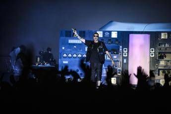 Marracash libero e felice, lo show con cui (ri)conquista la 'sua' Milano