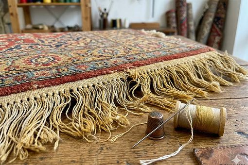 Frange del tappeto consumate o gialle: quando ripararle e come pulirle