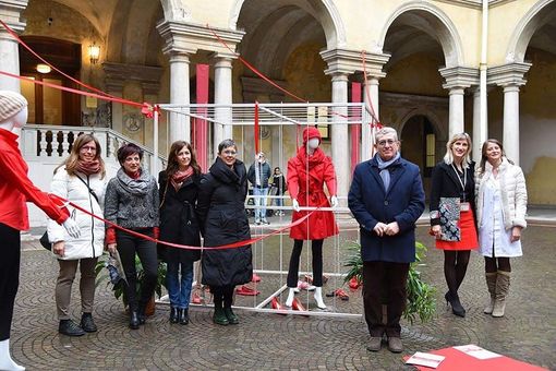 Inaugurata al quadriportico dell’Ospedale Maggiore l’installazione ‘Non sei sola’ Inaugurata al quadriportico dell’Ospedale Maggiore l’installazione ‘Non sei sola’