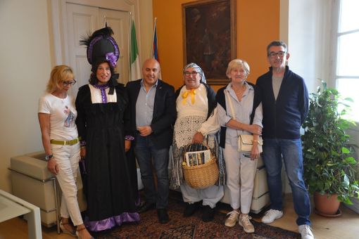 La visita della Sciora Togna e della Carulena al mercato La visita della Sciora Togna e della Carulena al mercato
