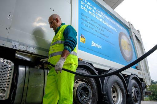 Dalla cucina al motore: con Hera gli oli alimentari esausti diventano biocarburante Dalla cucina al motore: con Hera gli oli alimentari esausti diventano biocarburante