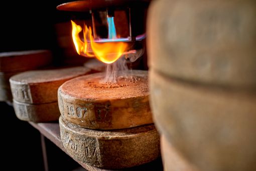 Val Formazza: è iniziata il 3 settembre la marchiatura del formaggio Bettelmatt