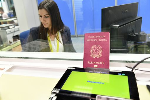 Anche in provincia di Novara il passaporto si può richiedere in Posta: attivi 81 uffici Polis