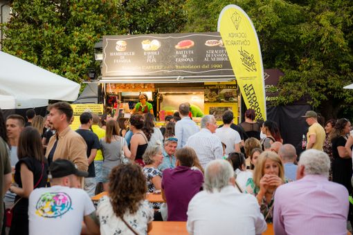 I migliori Food Truck d’Italia di Rolling Truck Street Food Festival invadono la piazza di Oleggio con il loro delizioso cibo da strada I migliori Food Truck d’Italia di Rolling Truck Street Food Festival invadono la piazza di Oleggio con il loro delizioso cibo da strada
