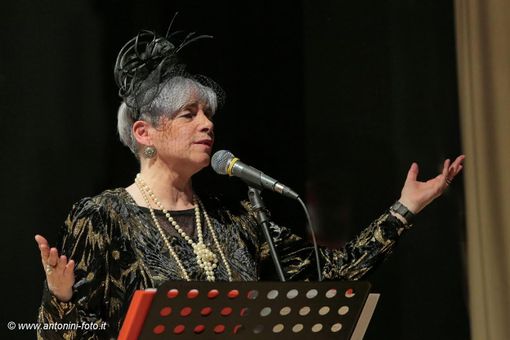 Pubblico delle grandi occasioni per lo spettacolo “le canzoni della radio” al teatro “Silvio Pellico” Pubblico delle grandi occasioni per lo spettacolo “le canzoni della radio” al teatro “Silvio Pellico”
