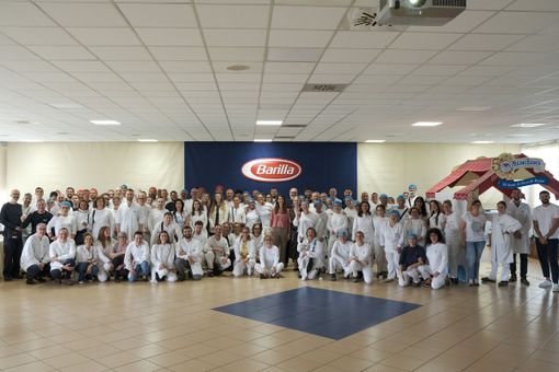 Mulino Bianco celebra 50 anni di storia insieme ai suoi protagonisti: coinvolti i 300 dipendenti dello stabilimento di Novara Mulino Bianco celebra 50 anni di storia insieme ai suoi protagonisti: coinvolti i 300 dipendenti dello stabilimento di Novara
