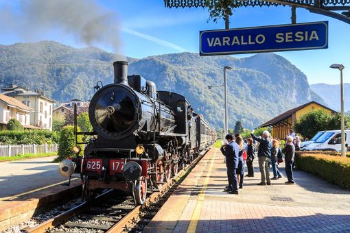 Alla vendemmia di Sizzano con il treno a vapore