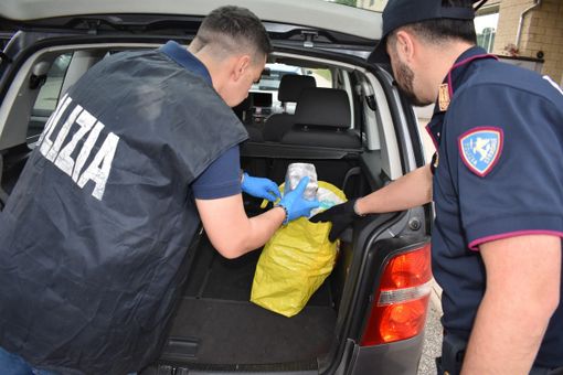 Fermato un uomo con 18 chili di hashish Fermato un uomo con 18 chili di hashish