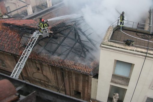 Notizie dal Piemonte. A fuoco la Cavallerizza, Appendino sul posto: “Incendio domato, grazie ai vigili del fuoco” [VIDEO]