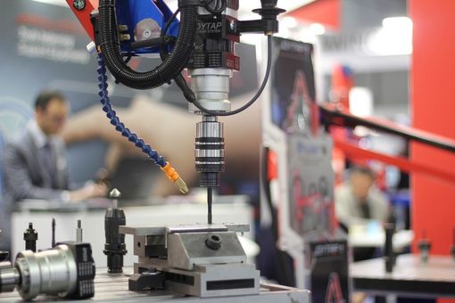 L'industria manifatturiera tiene, malgrado inflazione e difficoltà nel reperire la manodopera L'industria manifatturiera tiene, malgrado inflazione e difficoltà nel reperire la manodopera