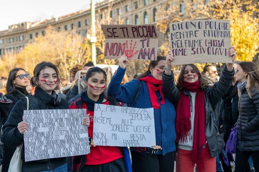 "Scatti di vita", una mostra dedicata alle donne contro la violenza "Scatti di vita", una mostra dedicata alle donne contro la violenza