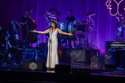 Fiorella Mannoia porta il suo tour sinfonico a Novara