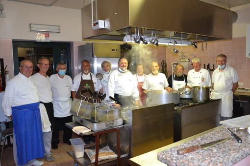 Si è svolto ieri sera il primo appuntamento con 'Stelle e Padelle' Si è svolto ieri sera il primo appuntamento con 'Stelle e Padelle'