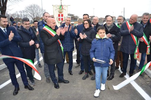Borgomanero, inaugurato l'atteso sottopasso