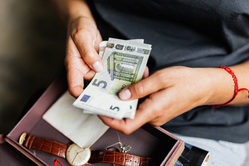 Spese obbligate: nel 2024 si “mangiano” il 41,8% dei consumi delle famiglie Spese obbligate: nel 2024 si “mangiano” il 41,8% dei consumi delle famiglie