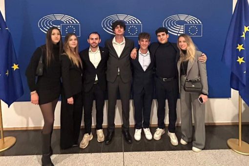 Giovani novaresi di Forza Italia in visita al Parlamento Europeo Giovani novaresi di Forza Italia in visita al Parlamento Europeo