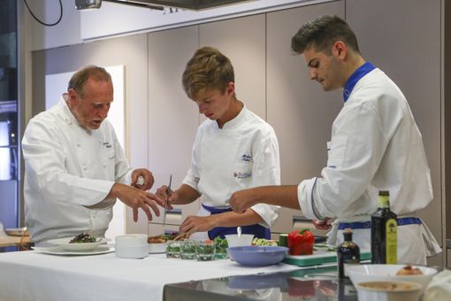 Dopo i Mastery in, la formazione all'Istituto De Filippi prosegue per tutta la carriera di chef e manager dell’ospitalità Dopo i Mastery in, la formazione all'Istituto De Filippi prosegue per tutta la carriera di chef e manager dell’ospitalità