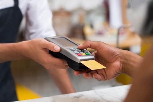 Boom di pagamenti senza contanti, nel 2021 Piemonte seconda regione con lo scontrino medio più basso