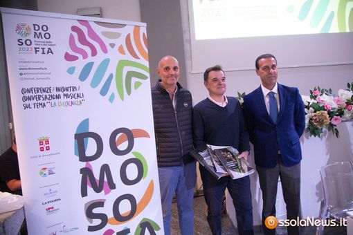 Fotogallery . Un tuffo nell'universo. Missioni spaziali e nuove scoperte. Con Andrea Accomazzo Ingegnere aerospaziale, Mauro Prina Ingegnere meccanico. Con le lenti della scienza. Infodemia ai tempi del Covid