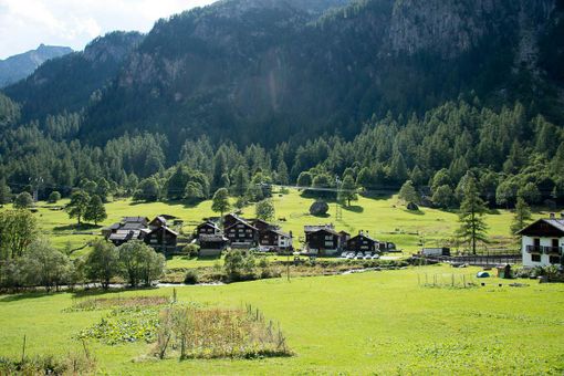 Il Cai di Cameri in Formazza per una camminata educativa Il Cai di Cameri in Formazza per una camminata educativa