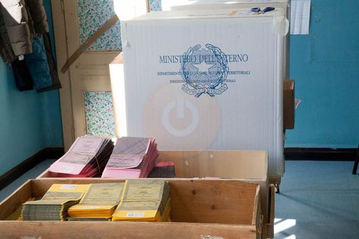 Urne aperte fino alle 23 per eleggere il nuovo Parlamento