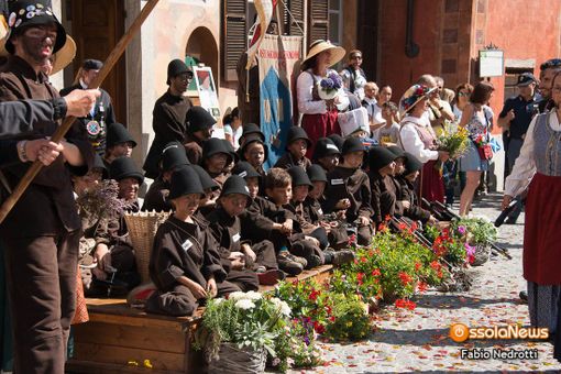 Sale l'attesa per il raduno internazionale degli spazzacamini