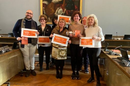 "Orange the World", la Cupola Antonelliana si tinge di arancione contro la violenza sulle donne "Orange the World", la Cupola Antonelliana si tinge di arancione contro la violenza sulle donne
