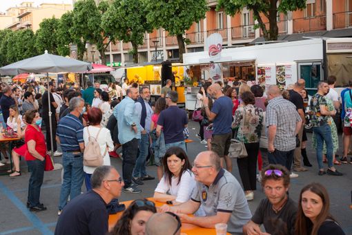 Borgomanero dà il bentornato al cibo da strada con il Rolling Truck Street Food Festival Borgomanero dà il bentornato al cibo da strada con il Rolling Truck Street Food Festival