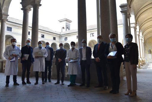 Donati alla pediatria dell'Ospedale Maggiore 17 tablet e 17 pc portatili Donati alla pediatria dell'Ospedale Maggiore 17 tablet e 17 pc portatili