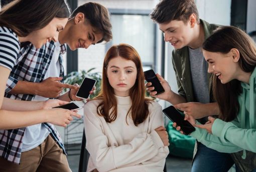 Cyberbullismo, la violenza corre in rete: l'emergenza che colpisce i più giovani