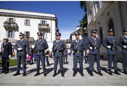 La Guardia di Finanza cerca 930 allievi marescialli La Guardia di Finanza cerca 930 allievi marescialli