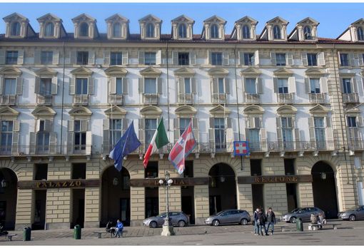 Basta cinghiali: migliaia di agricoltori piemontesi sotto il grattacielo della Regione