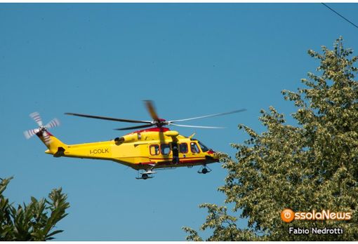 Grave schianto a Nebbiuno: 15enne in scooter travolto da un furgone