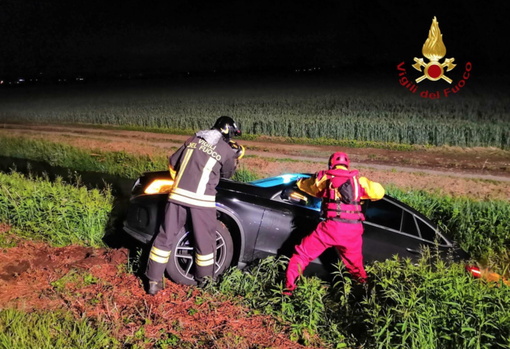 Notizie dal Piemonte. Perde il controllo dell'auto e finisce in un fosso