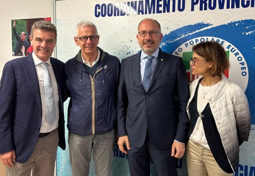 Nella foto da sinistra: Roberto Cota, Diego Sozzani, Maurizio Rasero e Teresa Armienti Nella foto da sinistra: Roberto Cota, Diego Sozzani, Maurizio Rasero e Teresa Armienti