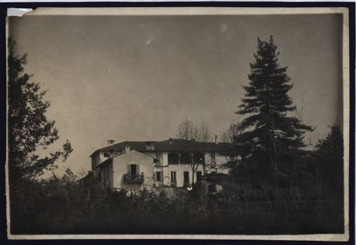 La foto ritrae villa Marazza molti anni fa