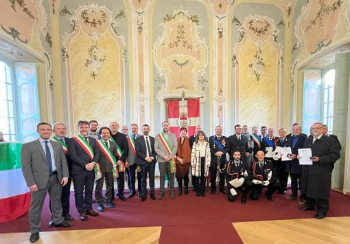 Consegnate le onorificenze per il quadriennio a ufficiali e agenti del territorio novarese Consegnate le onorificenze per il quadriennio a ufficiali e agenti del territorio novarese