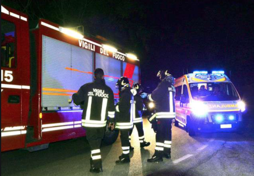 Camion si ribalta e schiaccia un'auto: morto un 38enne che tornava dal lavoro